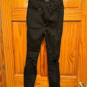 American Eagle Outfitters Black Distressed Women's Skinny Jeans